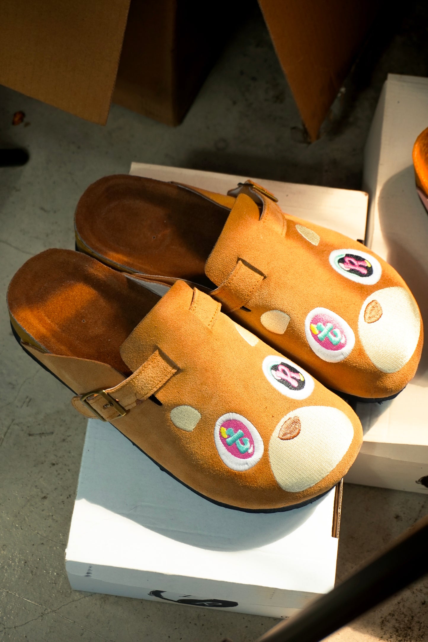 GRADUATION BEAR CLOGS